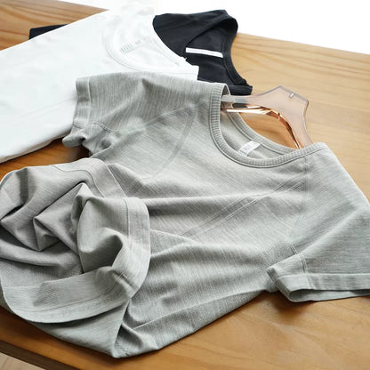 Short-Sleeve Fitness Top – Breathable & Versatile Sportswear
